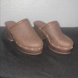 Stylish Brown Mules with Gold Accents